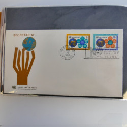 Collection enveloppes FDC timbres des Nations Unies en album.
