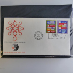 Collection enveloppes FDC timbres des Nations Unies en album.