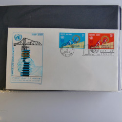 Collection enveloppes FDC timbres des Nations Unies en album.