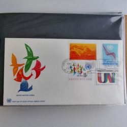 Collection enveloppes FDC timbres des Nations Unies en album.