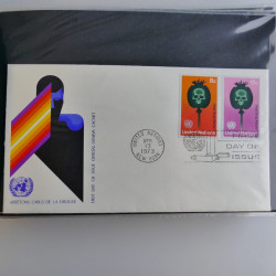 Collection enveloppes FDC timbres des Nations Unies en album.