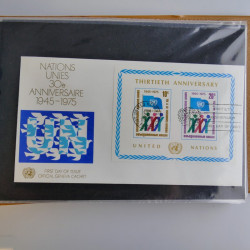 Collection enveloppes FDC timbres des Nations Unies en album.