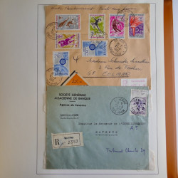 Lot de 44 lettres recommandées France moderne en album.