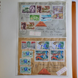 Lot de 44 lettres recommandées France moderne en album.