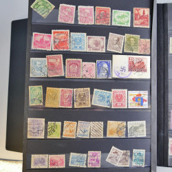 Collection timbres du monde neufs et oblitérés en 8 albums.