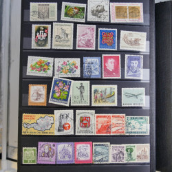 Collection timbres du monde neufs et oblitérés en 8 albums.