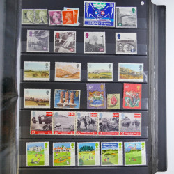 Collection timbres du monde neufs et oblitérés en 8 albums.