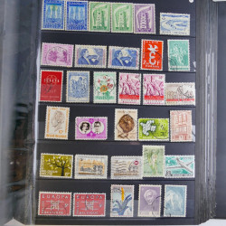Collection timbres du monde neufs et oblitérés en 8 albums.