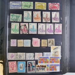 Collection timbres du monde neufs et oblitérés en 8 albums.