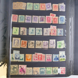 Collection timbres du monde neufs et oblitérés en 8 albums.