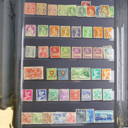 Collection timbres du monde neufs et oblitérés en 8 albums.
