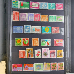 Collection timbres du monde neufs et oblitérés en 8 albums.