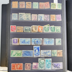 Collection timbres du monde neufs et oblitérés en 8 albums.