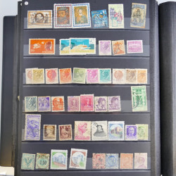 Collection timbres du monde neufs et oblitérés en 8 albums.