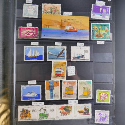 Collection timbres du monde neufs et oblitérés en 8 albums.