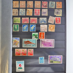 Collection timbres du monde neufs et oblitérés en 8 albums.