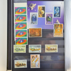 Collection timbres du monde neufs et oblitérés en 8 albums.