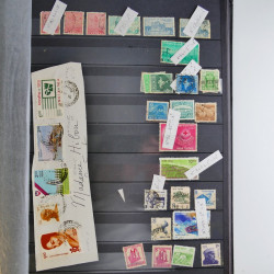 Collection timbres du monde neufs et oblitérés en 8 albums.