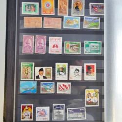 Collection timbres du monde neufs et oblitérés en 8 albums.