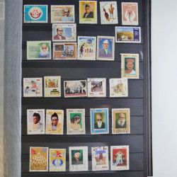 Collection timbres du monde neufs et oblitérés en 8 albums.