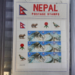 Collection timbres du monde neufs et oblitérés en 8 albums.