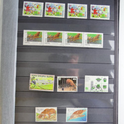 Collection timbres du monde neufs et oblitérés en 8 albums.
