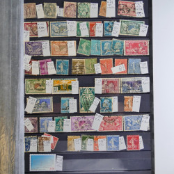 Collection timbres du monde neufs et oblitérés en 8 albums.