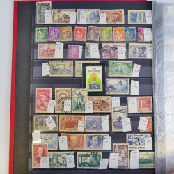 Collection timbres du monde neufs et oblitérés en 8 albums.