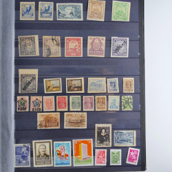 Collection timbres du monde neufs et oblitérés en 8 albums.