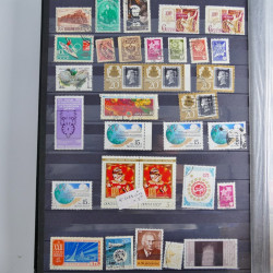 Collection timbres du monde neufs et oblitérés en 8 albums.