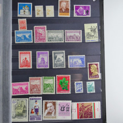 Collection timbres du monde neufs et oblitérés en 8 albums.