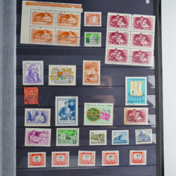Collection timbres du monde neufs et oblitérés en 8 albums.