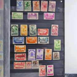 Collection timbres du monde neufs et oblitérés en 8 albums.