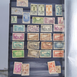 Collection timbres du monde neufs et oblitérés en 8 albums.