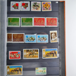Collection timbres du monde neufs et oblitérés en 8 albums.