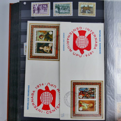 Collection timbres du monde neufs et oblitérés en 8 albums.