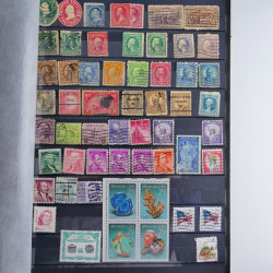 Collection timbres du monde neufs et oblitérés en 8 albums.