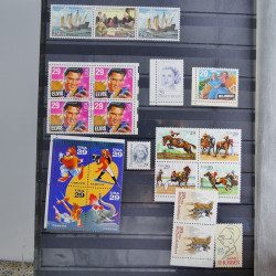 Collection timbres du monde neufs et oblitérés en 8 albums.
