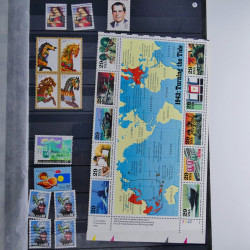 Collection timbres du monde neufs et oblitérés en 8 albums.