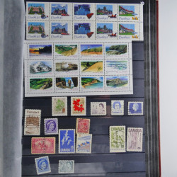 Collection timbres du monde neufs et oblitérés en 8 albums.