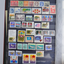 Collection timbres du monde neufs et oblitérés en 8 albums.