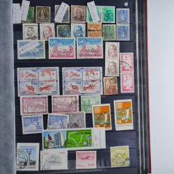 Collection timbres du monde neufs et oblitérés en 8 albums.