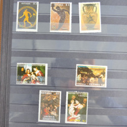 Collection timbres du monde neufs et oblitérés en 8 albums.
