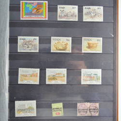Collection timbres du monde neufs et oblitérés en 8 albums.