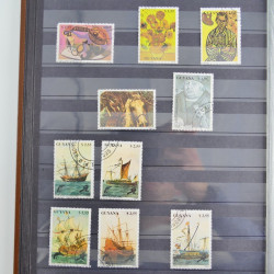 Collection timbres du monde neufs et oblitérés en 8 albums.