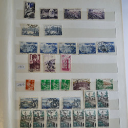 Vrac philatélique de timbres du monde en un carton.