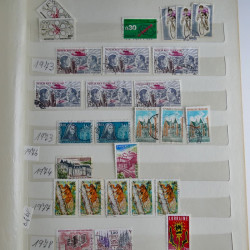 Vrac philatélique de timbres du monde en un carton.