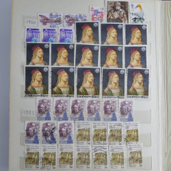Vrac philatélique de timbres du monde en un carton.