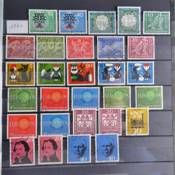 Vrac philatélique de timbres du monde en un carton.