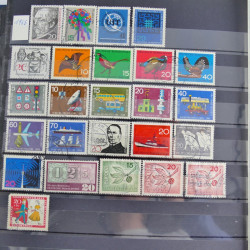 Vrac philatélique de timbres du monde en un carton.